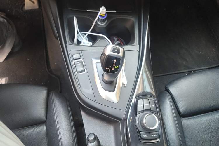Used BMW 2 Series 2014 220i Leading Model Gear Lever
