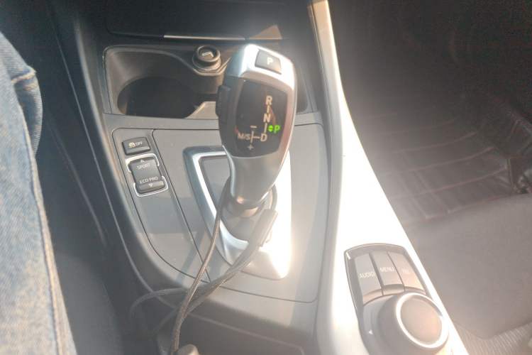 Used BMW 2 Series 2014 220i Leading Model Gear Lever