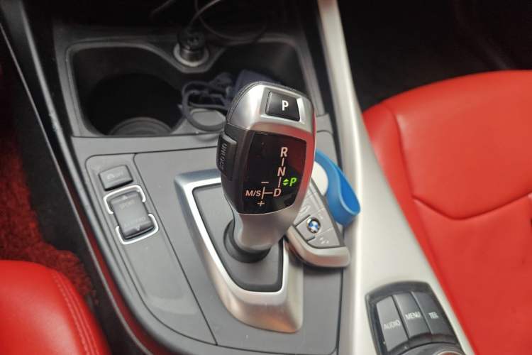 Used BMW 2 Series 2014 220i Leading Model Gear Lever