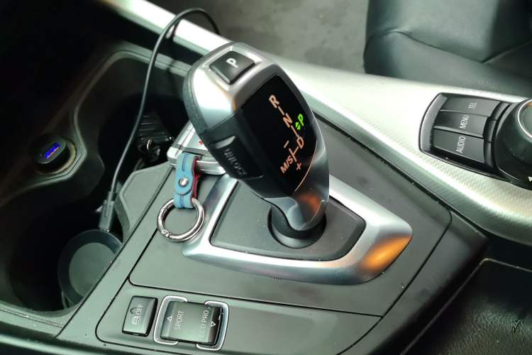 Used BMW 2 Series 2014 220i Leading Model Gear Lever