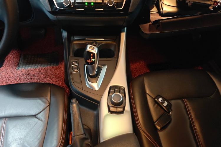 Used BMW 2 Series 2014 220i Leading Model Gear Lever