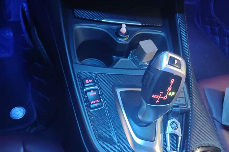 Used BMW 2 Series 2014 220i Leading Model Gear Lever