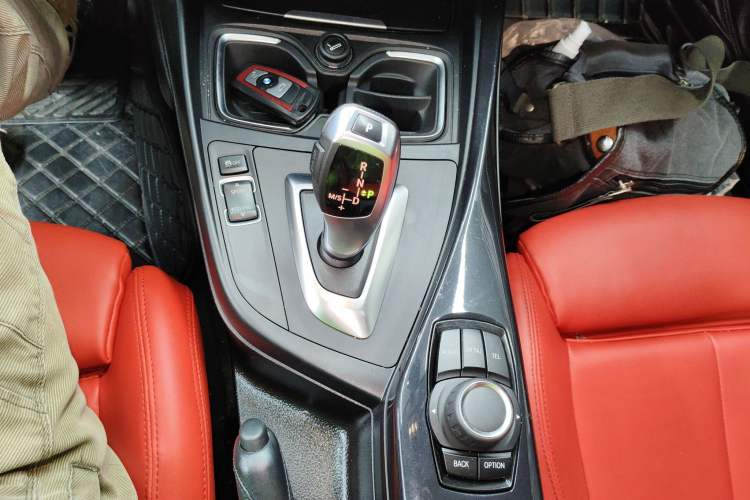 Used BMW 2 Series 2014 220i Sport Design Package Gear Lever
