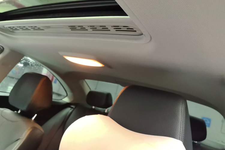 Used BMW 2 Series 2014 220i Leading Model Headliner