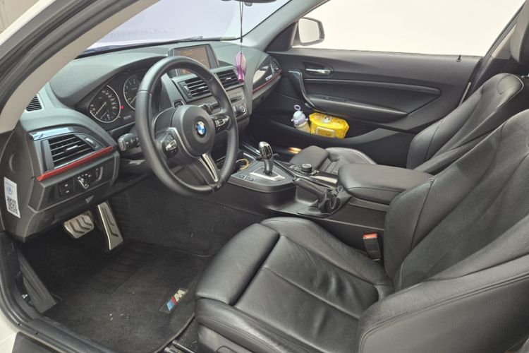 Used BMW 2 Series 2014 220i Leading Model Interior 1