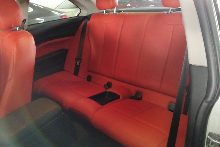 Used BMW 2 Series 2014 220i Leading Model Interior 1