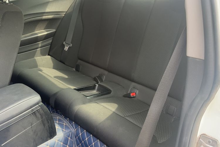 Used BMW 2 Series 2014 220i Leading Model Interior 1