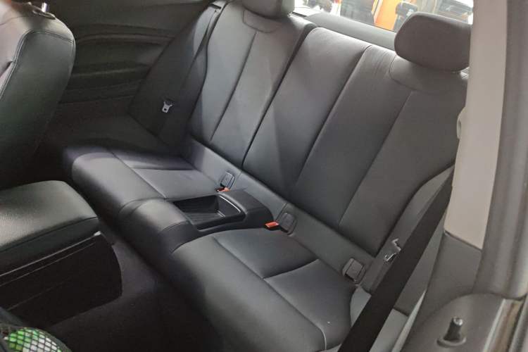 Used BMW 2 Series 2014 220i Leading Model Interior 1