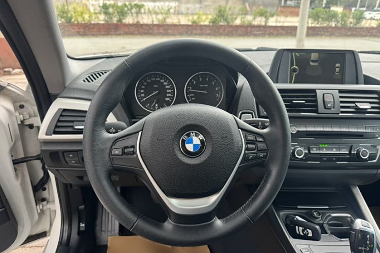 Used BMW 2 Series 2014 220i Leading Model Interior 1
