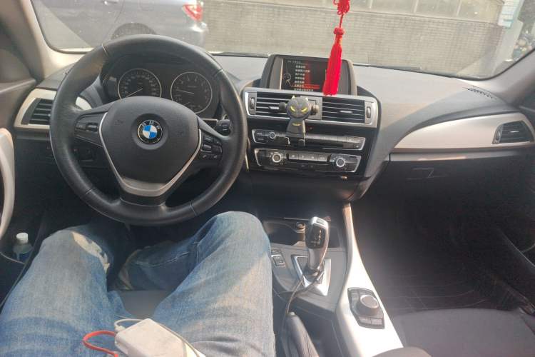 Used BMW 2 Series 2014 220i Leading Model Interior 2