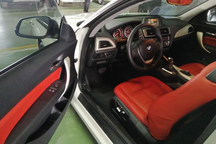 Used BMW 2 Series 2014 220i Leading Model Interior 2