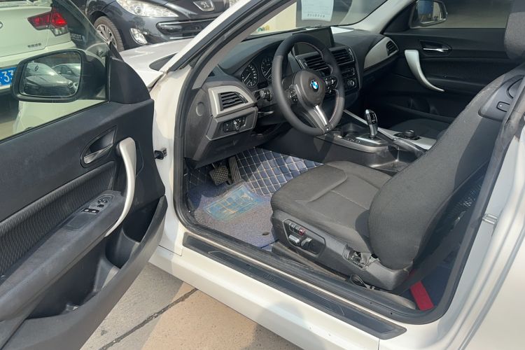 Used BMW 2 Series 2014 220i Leading Model Interior 2