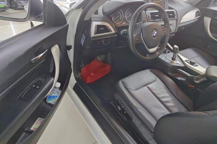 Used BMW 2 Series 2014 220i Leading Model Interior 2