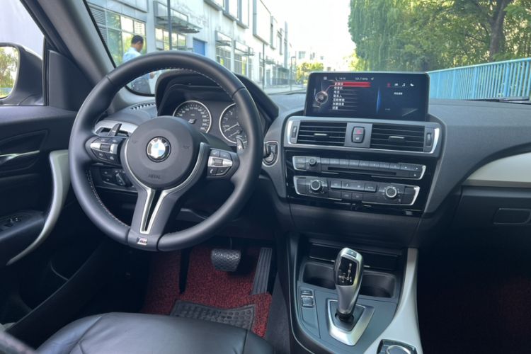 Used BMW 2 Series 2014 220i Leading Model Interior 2