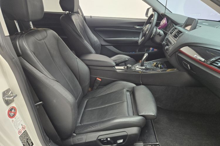 Used BMW 2 Series 2014 220i Leading Model Interior 3