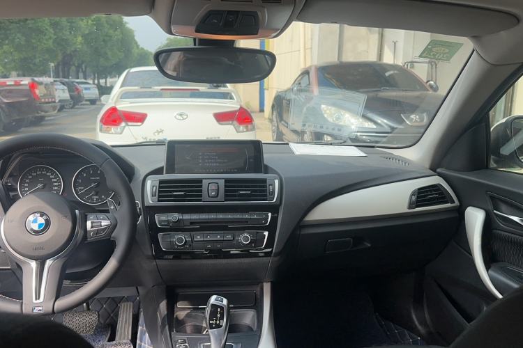 Used BMW 2 Series 2014 220i Leading Model Interior 3