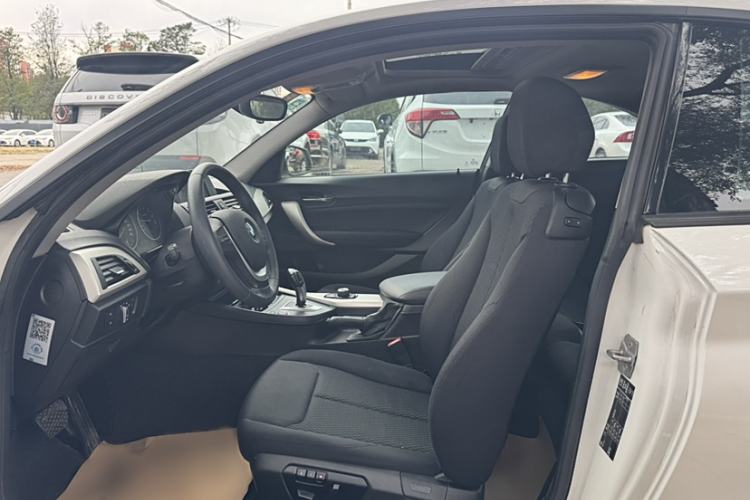 Used BMW 2 Series 2014 220i Leading Model Interior 4