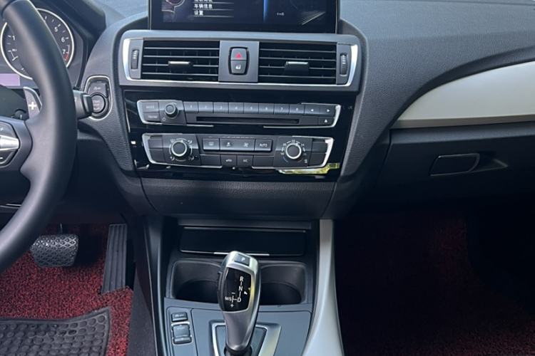 Used BMW 2 Series 2014 220i Leading Model Interior 4