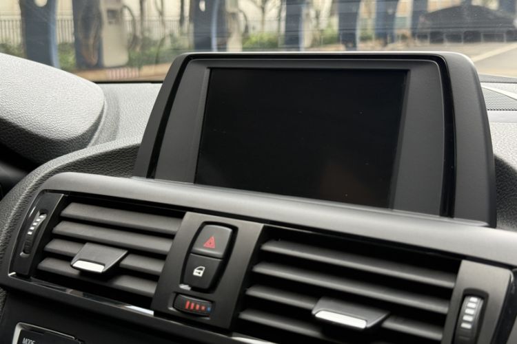 Used BMW 2 Series 2014 220i Sport Design Package Interior 5