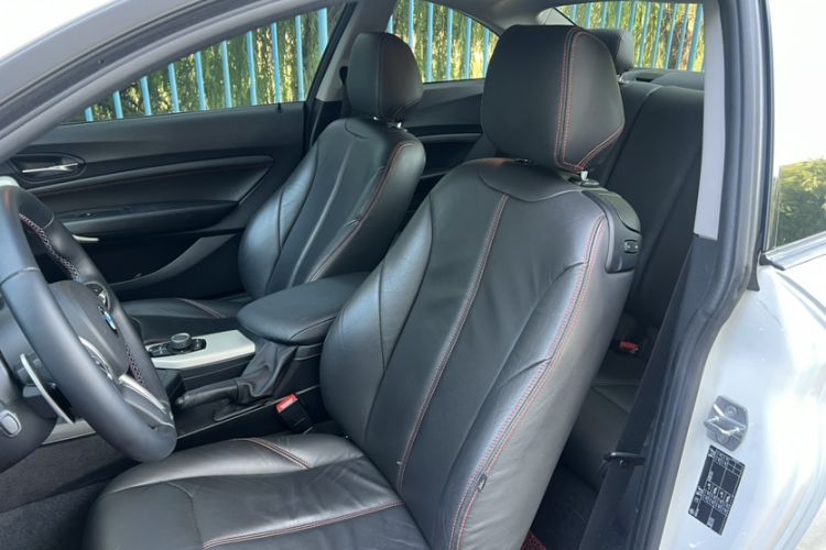 Used BMW 2 Series 2014 220i Leading Model Interior 6