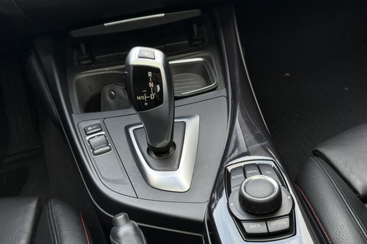 Used BMW 2 Series 2014 220i Sport Design Package Interior 6