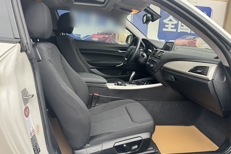 Used BMW 2 Series 2014 220i Leading Model Interior 7
