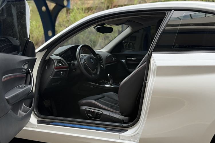 Used BMW 2 Series 2014 220i Sport Design Package Interior 7