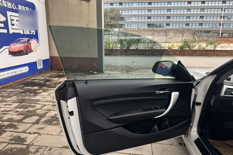 Used BMW 2 Series 2014 220i Leading Model Interior 8
