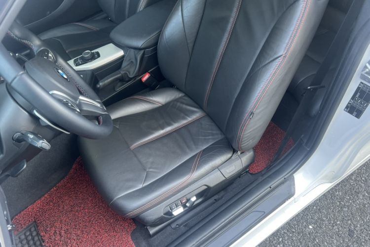 Used BMW 2 Series 2014 220i Leading Model Interior 8