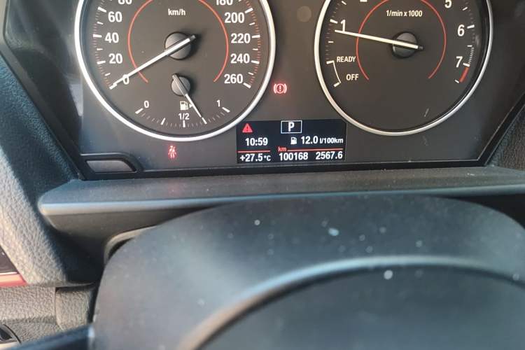 Used BMW 2 Series 2014 220i Leading Model Odometer Close Up