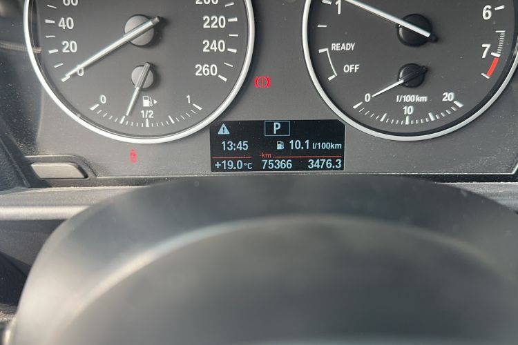 Used BMW 2 Series 2014 220i Leading Model Odometer Close Up