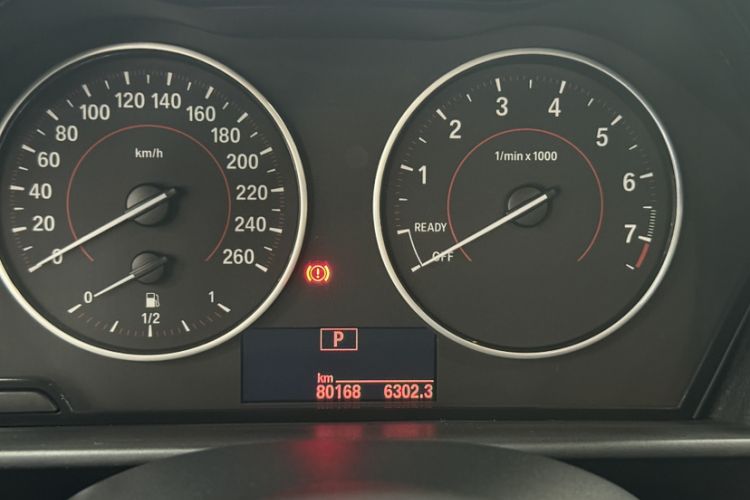 Used BMW 2 Series 2014 220i Sport Design Package Odometer Close Up