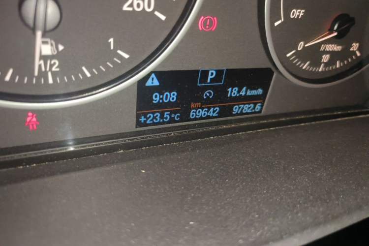 Used BMW 2 Series 2014 220i Sport Design Package Odometer Close Up