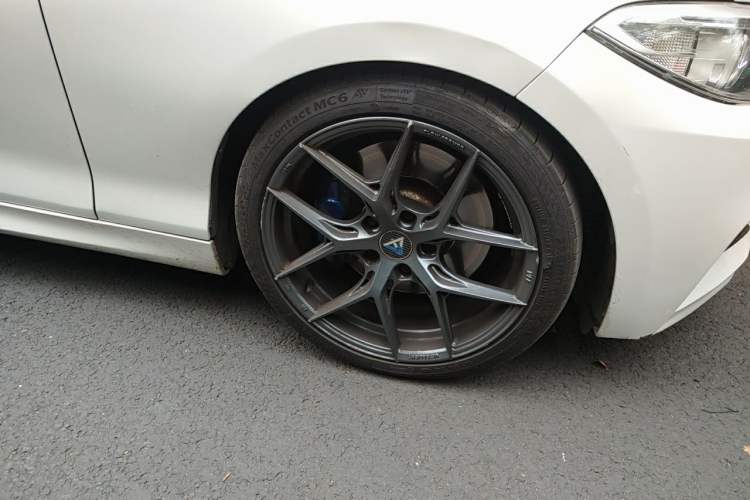 Used BMW 2 Series 2014 M235i Right Front Wheel Hub