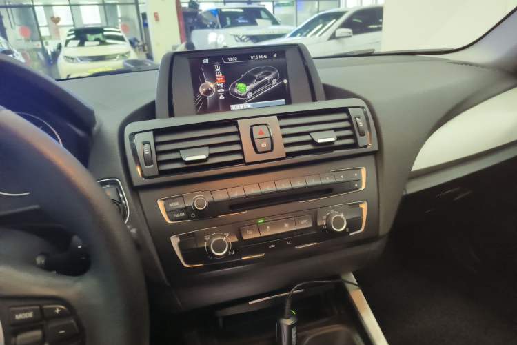 Used BMW 2 Series 2014 220i Leading Model Audio And AC Panel