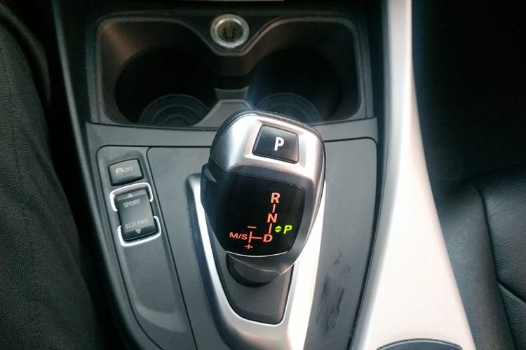 Used BMW 2 Series 2014 220i Leading Model Gear Lever