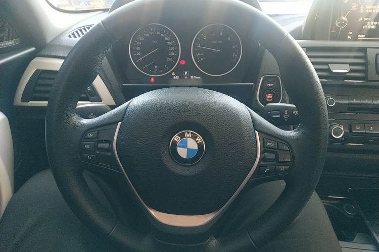 Used BMW 2 Series 2014 220i Leading Model Steering Wheel