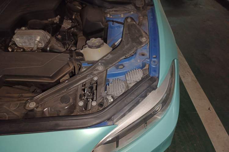 Used BMW 2 Series 2015 220i Convertible Coupe Leading Model Engine Bay Left