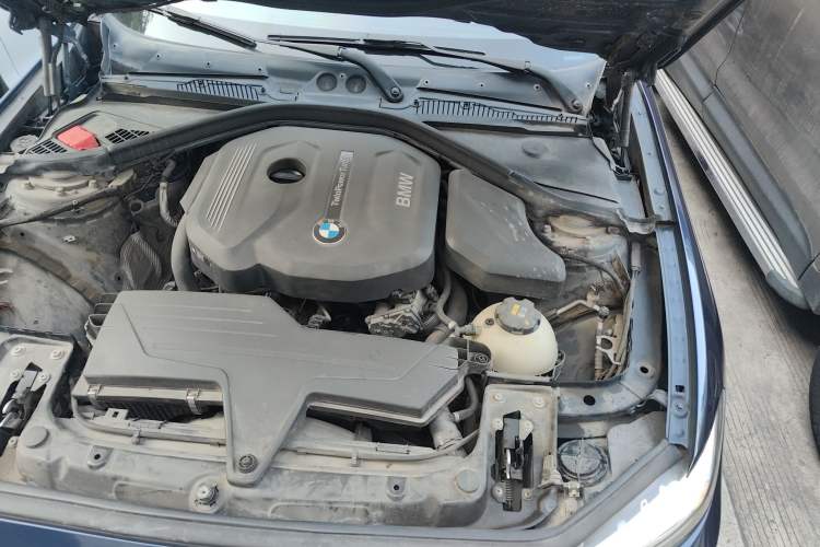 Used BMW 2 Series 2015 218i Engine Bay Left
