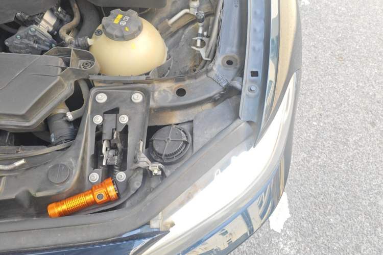 Used BMW 2 Series 2015 218i Engine Bay Left