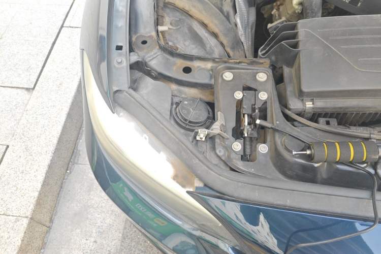 Used BMW 2 Series 2015 218i Engine Bay Right