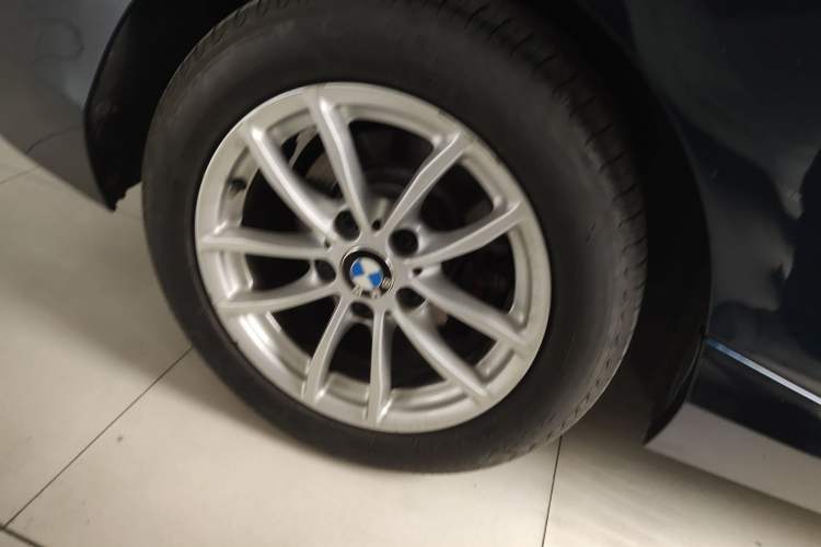 Used BMW 2 Series 2015 218i Exterior 5