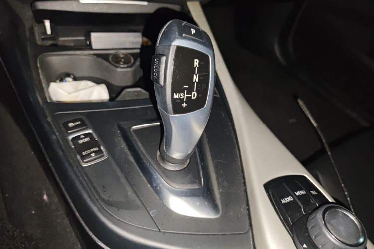 Used BMW 2 Series 2015 218i Convertible Coupe Gear Lever