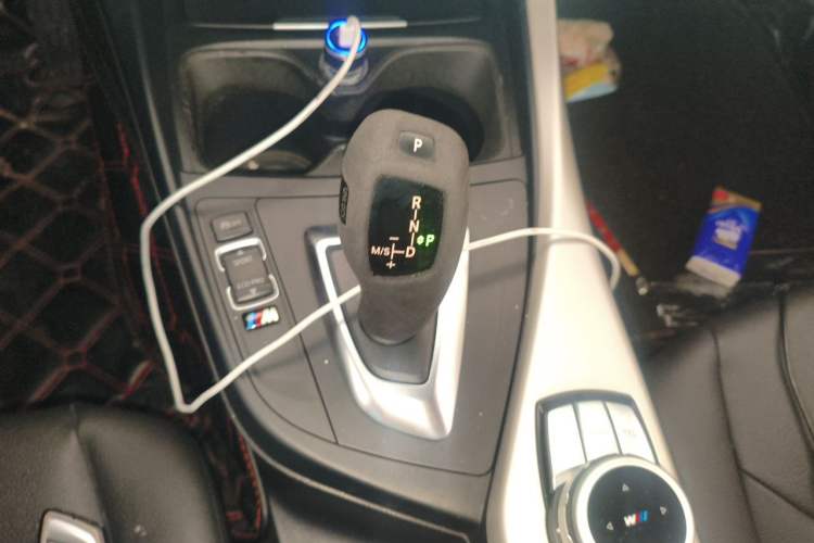 Used BMW 2 Series 2015 220i Convertible Coupe Leading Model Gear Lever
