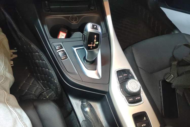 Used BMW 2 Series 2015 218i Convertible Coupe Gear Lever