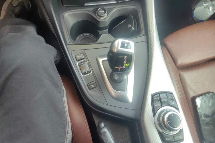 Used BMW 2 Series 2015 220i Convertible Coupe M Sport Edition Gear Lever