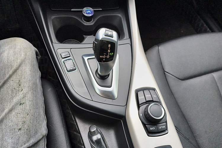 Used BMW 2 Series 2015 220i Convertible Coupe Leading Model Gear Lever