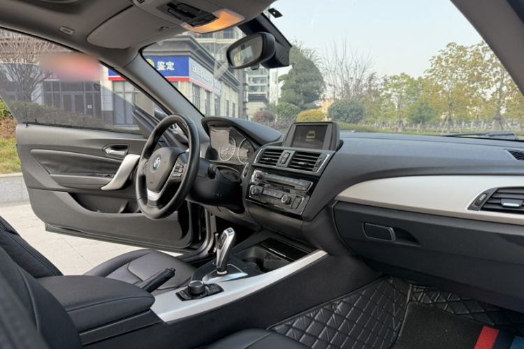 Used BMW 2 Series 2015 218i Interior 1