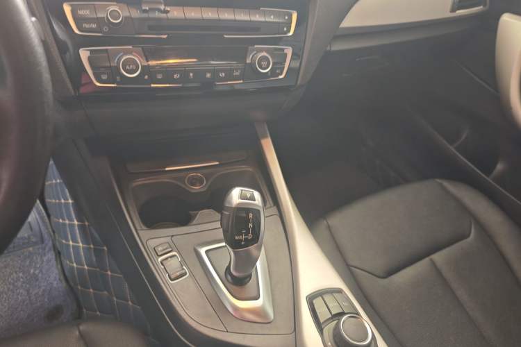 Used BMW 2 Series 2015 218i Convertible Coupe Interior 3
