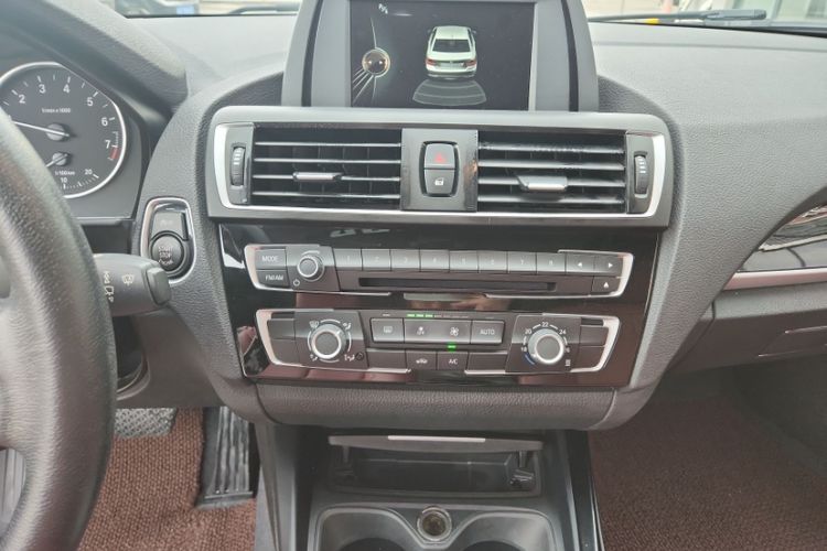 Used BMW 2 Series 2015 218i Interior 3